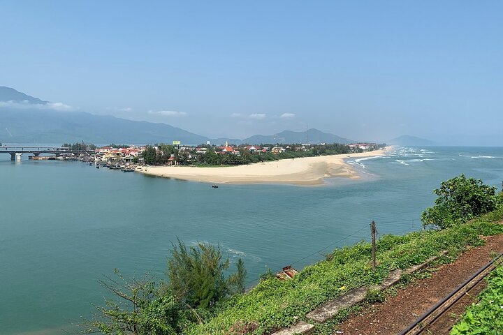 HUE TO HOI AN OR HOI AN TO HUE TRANSFER WITH SIGHTEEING ON THE WAY