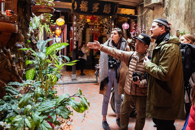 HIGHLIGHT & HIDDEN GEMS WITH LOCALS: BEST OF HANOI PRIVATE TOUR