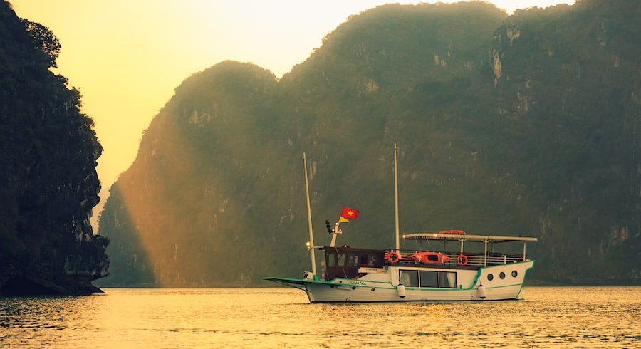 Emeraude Premium Private Charter Halong Bay 2 Days