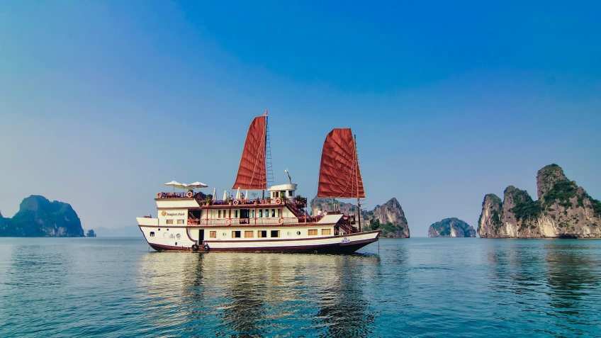 Bai Tu Long Bay Cruises