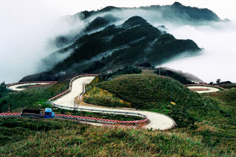 Hai Van Pass And Hue City Day Tour