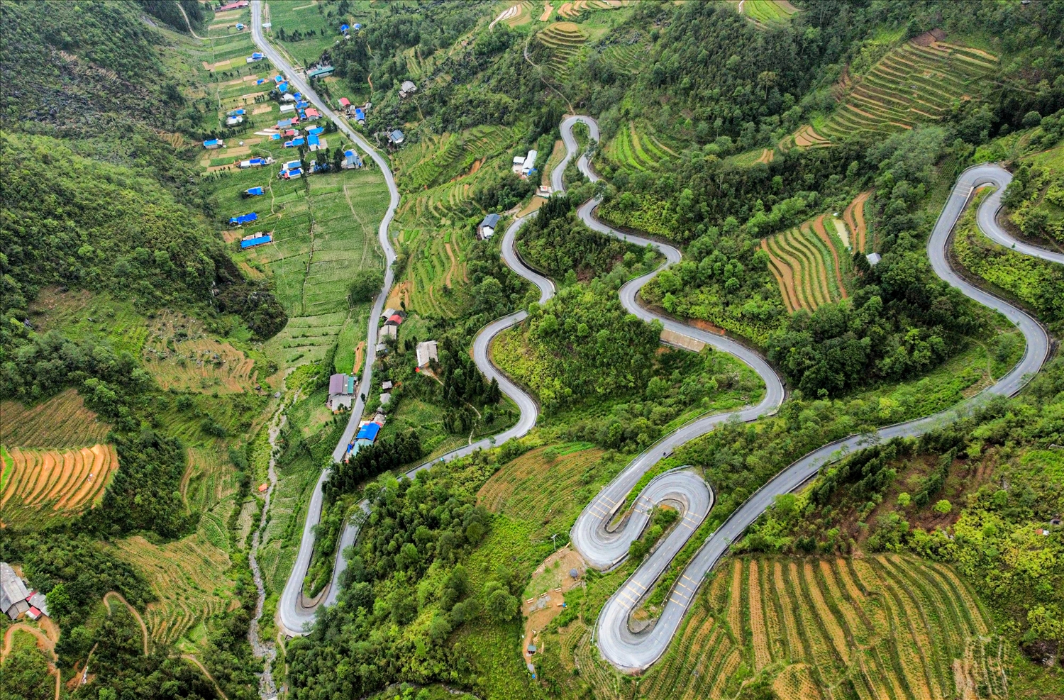 Ninh Binh Package Tour 6 Days 5 Nights (Ninh Binh - Ha Long Bay - Ha Giang)