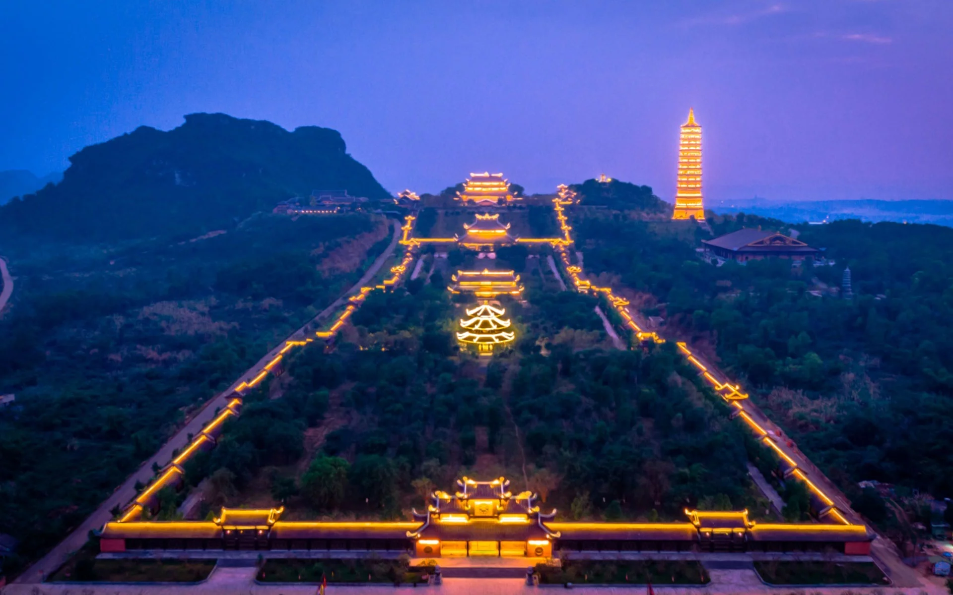 Ninh Binh Tour 1 Day (Bai Dinh Pagoda - Trang An - Mua Cave)