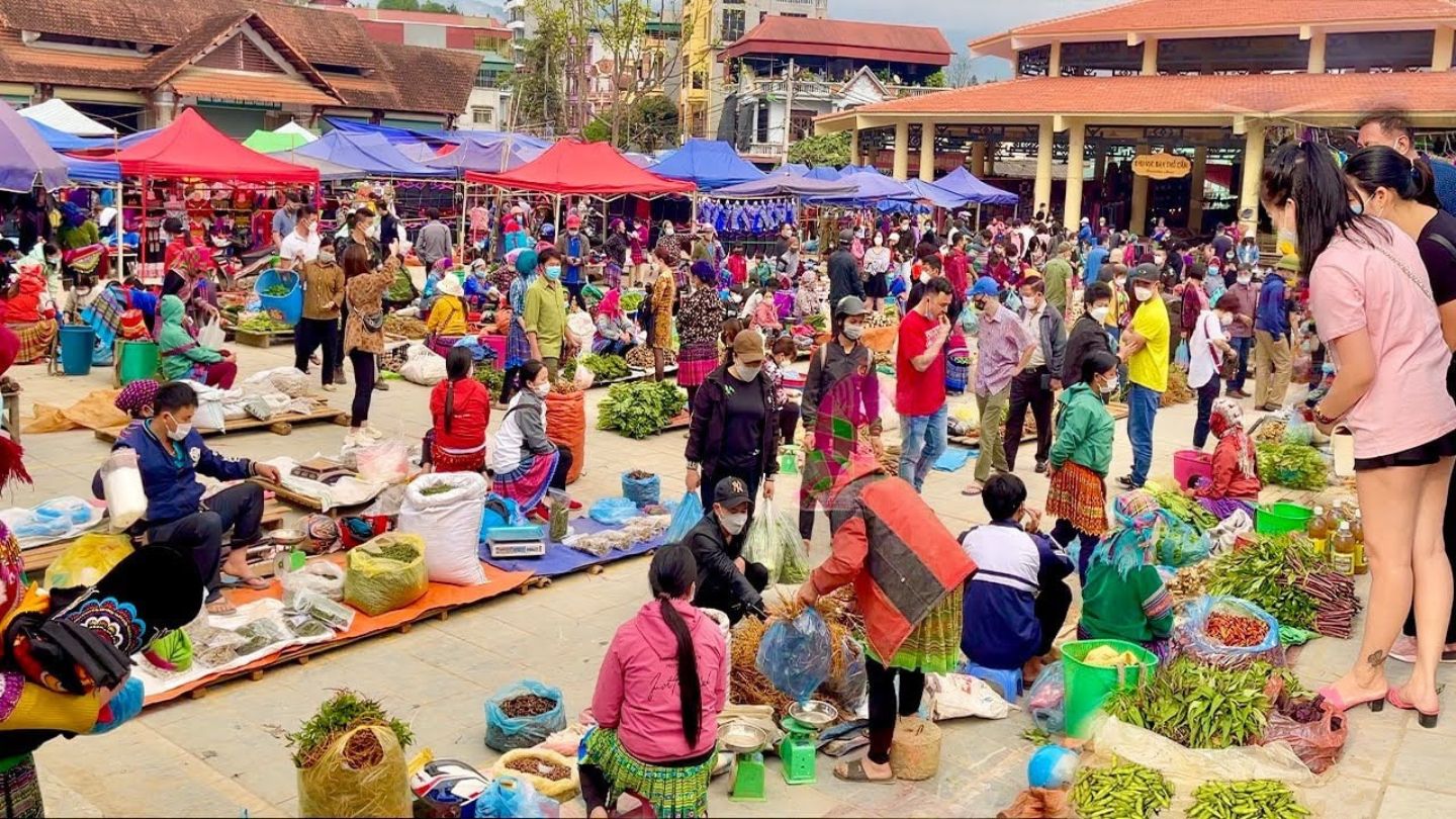 Sapa Tour + Bac Ha Market By Bus 2 Days 1 Night Hotel in Sapa