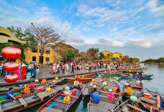 Hoi An City Tour – Boat Ride – Release Flower Lantern